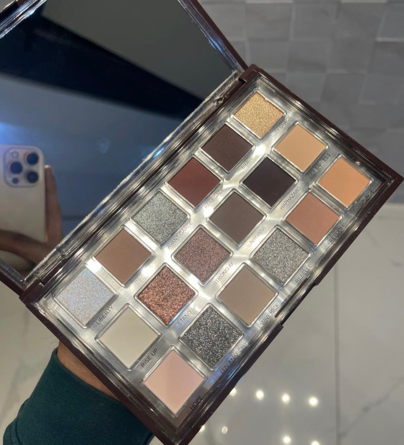 Hudamoji Icy Nude Eyeshadow Palette