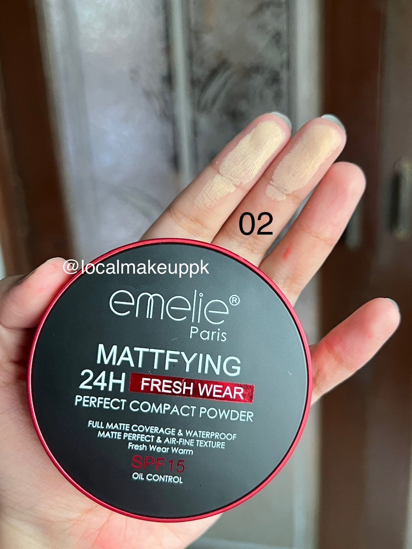 Emelie Mattyfing 24 Hrs Compact Powder