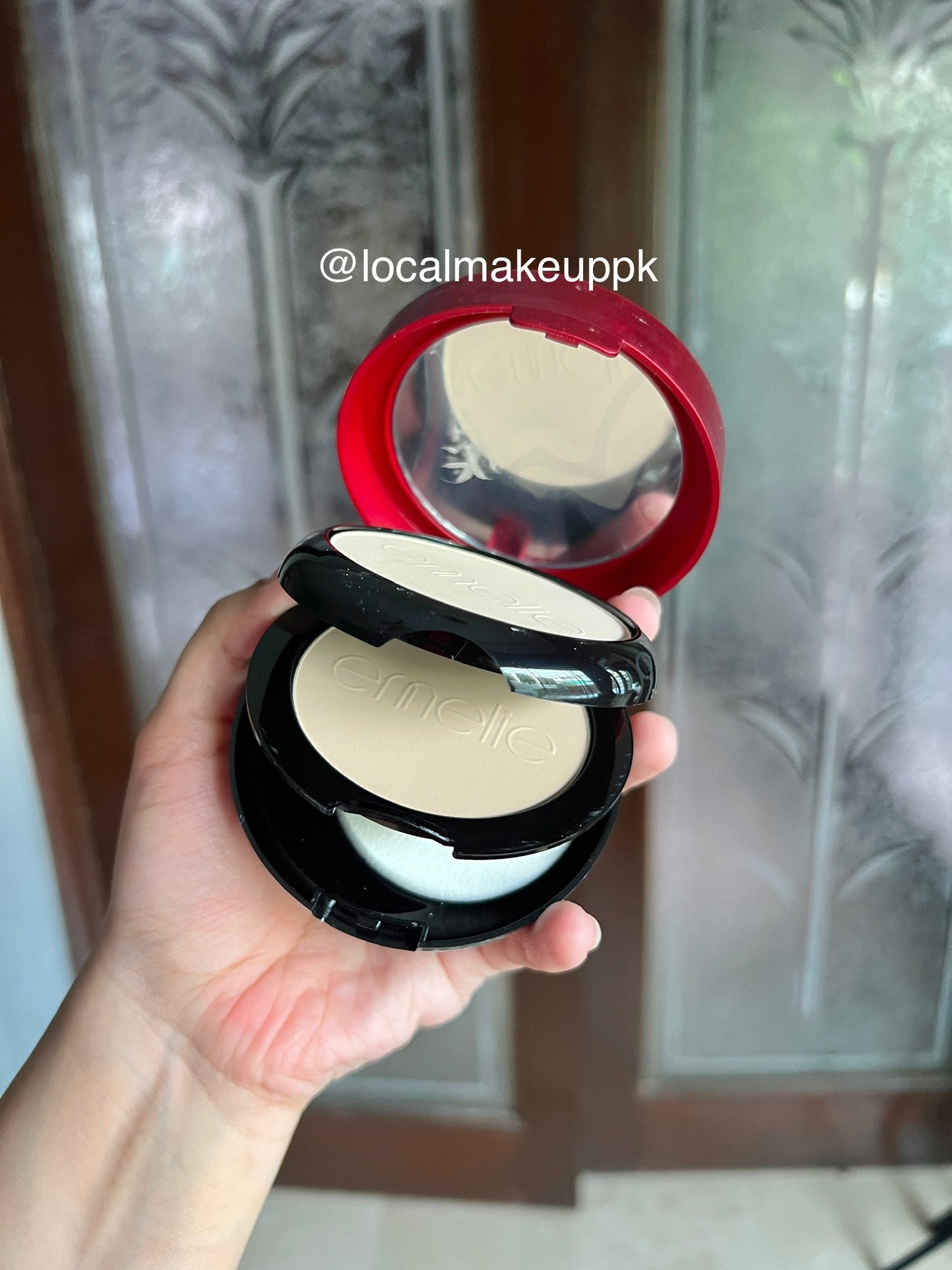 Emelie Mattyfing 24 Hrs Compact Powder